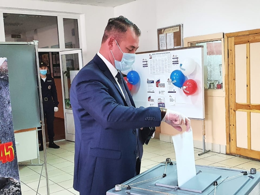 ​Александр Сапожников проголосовал в первый день Общероссийского голосования